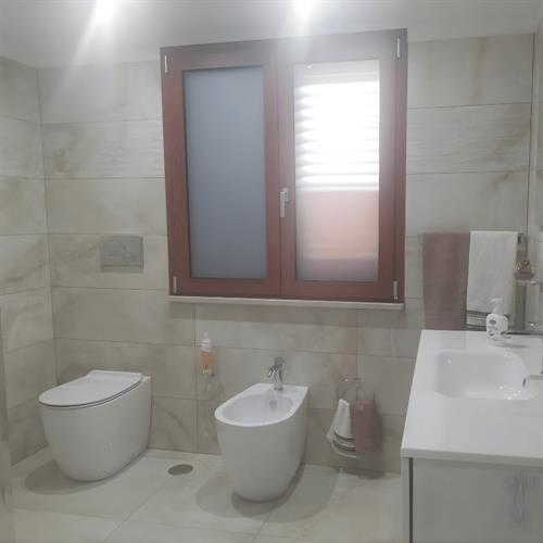 3-bagno-cliente-dettaglio-sanitari